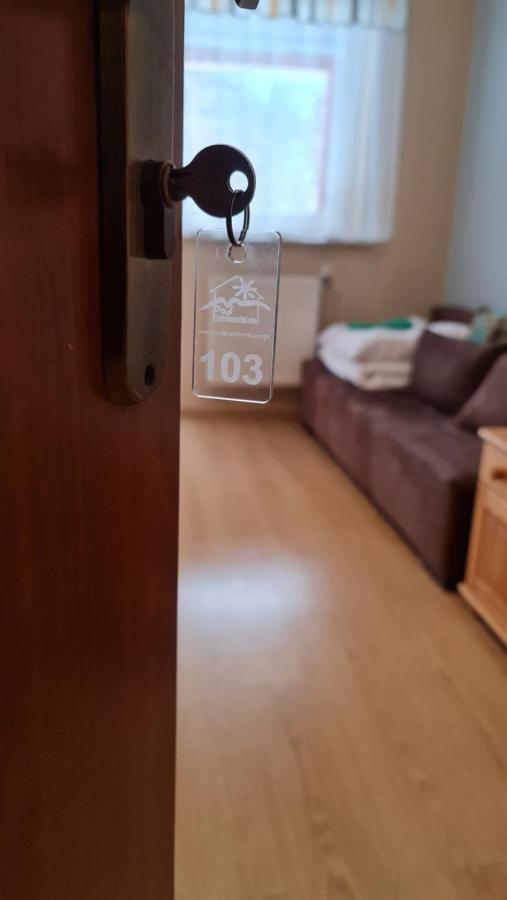 Pod Kamiennikiem Hotel Trzemesnia Exterior foto